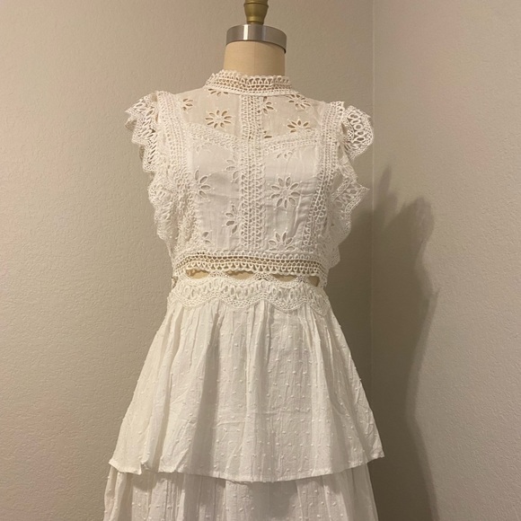 Beautiful White Dress - Picture 2 of 7